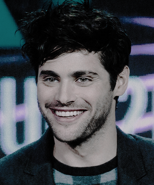 drawninthememories:Matthew Daddario onstage during FREE FORM’s Shadowhunters: The Mortal Instruments