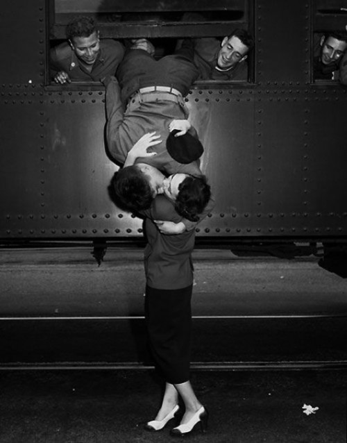 glamcandy5: The Soldier’s Kiss Goodbye - 1940’s & 1950’s