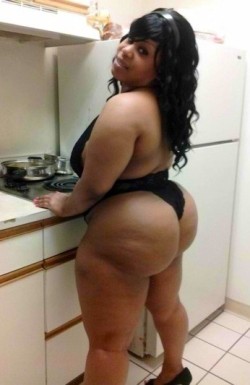 azzandlegz:  Phat juicy bubblebutt! 