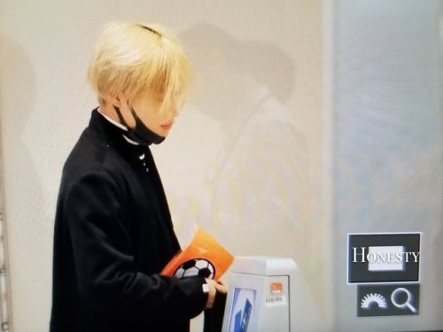 lovetaem: [181207] Incheon Airport to Thailand credit: @Honesty20080525 no editing or removal of lo