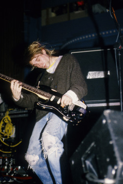 nirvananews:  December, 1991 - Kurt Cobain live in London. [x]