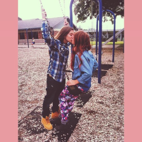 XXX lipstick-lesbian:  ♀♡♀ photo