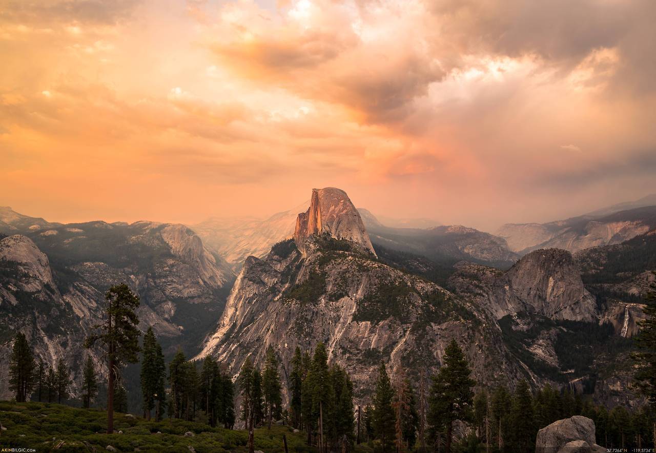 I was lucky to witness an incredible cloud show over Half Dome at sunset - Yosemite National Park - by Akin Bilgic [OC] [5000x3455] via /r/EarthPorn http://ift.tt/2rA0aQu