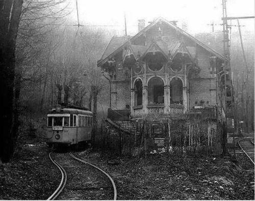 doyoulikevintage:  Abandoned train station 
