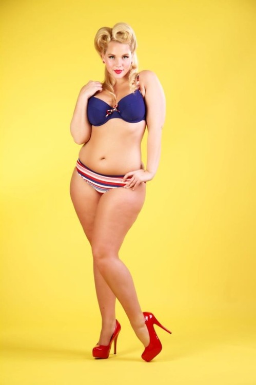 wooltie:  alternative-pinup:  Alternative Model Follow us at : http://alternative-pinup.tumblr.com/  Blonde and owning it.