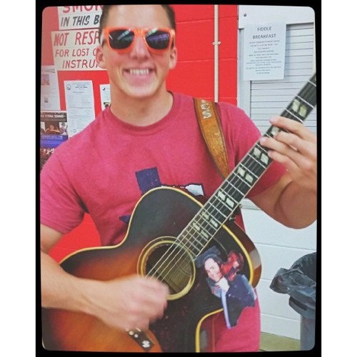 <p>Vi-att Hopkins #weiser2015 #selfieswithvi #fiddlecontest #fiddle #gibsonguitar  (at Weiser High School)</p>