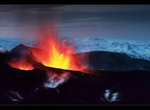 Black Mountain - Eyjafjallajökull Eruption by orvaratli on Flickr.
