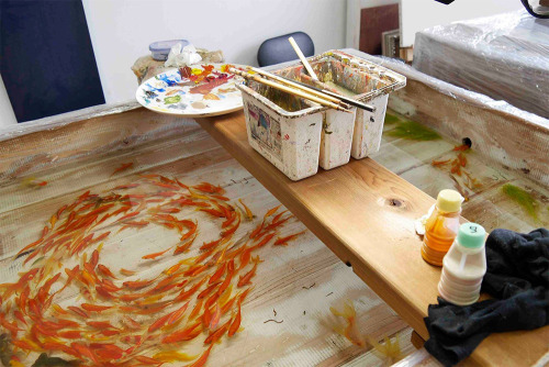 asylum-art-2:Riusuke Fukahori’s Lifelike Goldfish Painted in Acrylic Between Layers of Resin Japanes