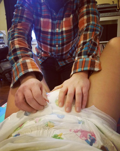 littleskittle19:Daddy always takes good care of me