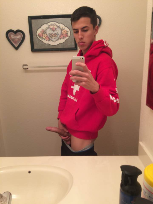 straightdudesexposed:  Stefan 2Enjoy the second set of Stefan :*(2000 notes and I’ll post a new hottie so reblog and like x)