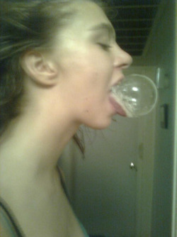 luvtosuckpussy:  The  best  girlfriend can  blow  Bubbles  with  your  cum.