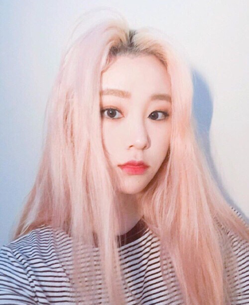 blonde ulzzang girls like or reblog if you save ♥ all credit to owners ♡