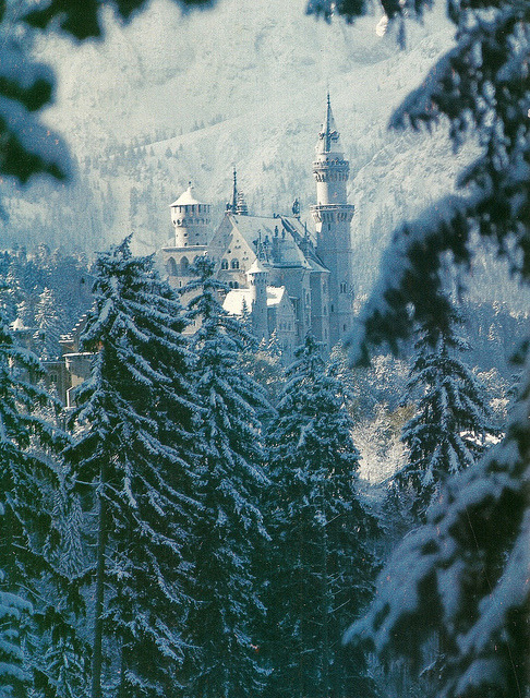 melanc-holia:  Neuchwanstein by Decoupage girl on Flickr. 
