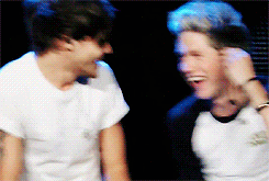 lewisandneil:  Louis sings off key and then stops, embarrassed - x 