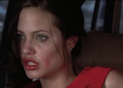 thesartorialsiren:  directedbydavidlynch:This the #Look  Oh my god she’s such a an ugly crier but so am I…this looks exactly like me