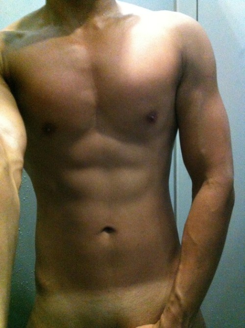 sgview: onlysporemen:muscle-sex-perfection:justshootit:Cuz Nick Chew is one horny btm SG boy… hehe~ 