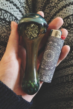 smoke-thc-drop-lsd:  sailingsoooul:  highs0ciety:  new leggings, new lighter ❤️  love em, plus your pipe!  no i need those 