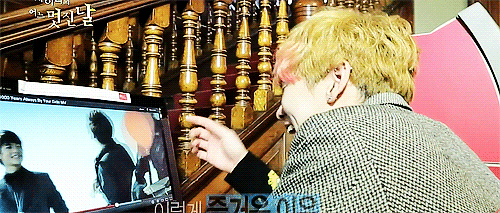 shawollet:  Key laughing at himself   