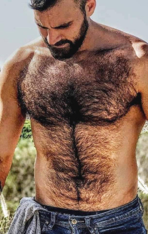 Men That Turn Me On: #manly men #woof #hairy chest