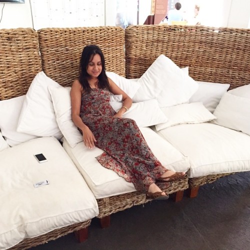 Enjoying the super huge seating area in the lobby / #ibiza #palladium #hotel #lobby #bigsofa #secret