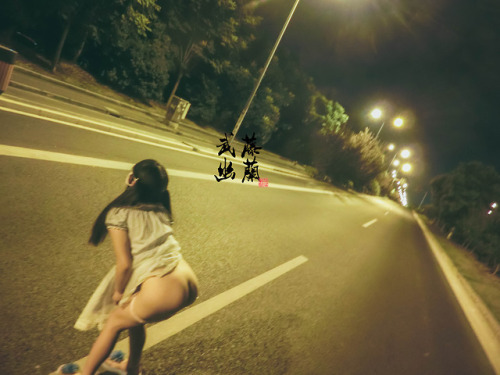 wutengyoulan: 【武藤幽兰】深夜大尺度马路露出！欧尼酱，开车还是开我！购买完整套图和会员的亲可以加新的QQ： 3330181928！