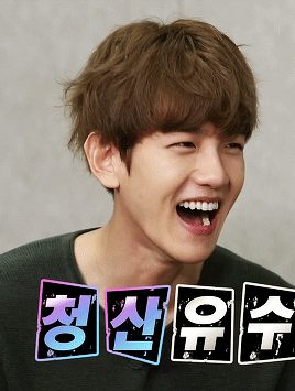 tipannies:  puppy byun looking handsome in green 