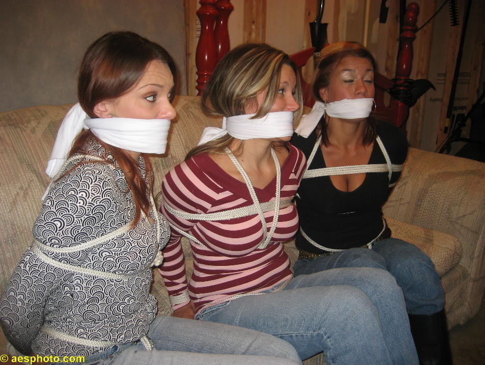 womenboundbymen:  doright666:  Three’s company  Doubles are nice, but triples are