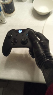 justglovely:  Games and gloves…. What’s not to love!   Come follow me for more at https://www.tumblr.com/blog/justglovely