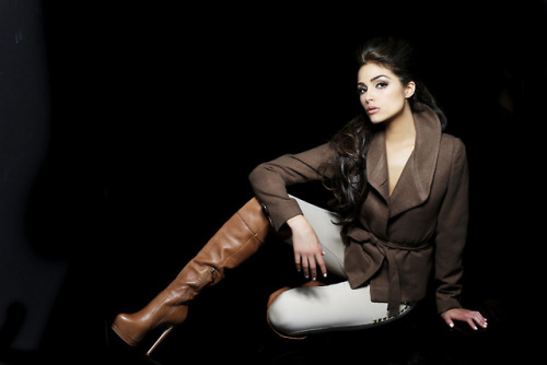 Olivia Culpo Follow celebrity-legs-and-heels.tumblr.com/ for more! (via I1T0104-copy.jpg (518