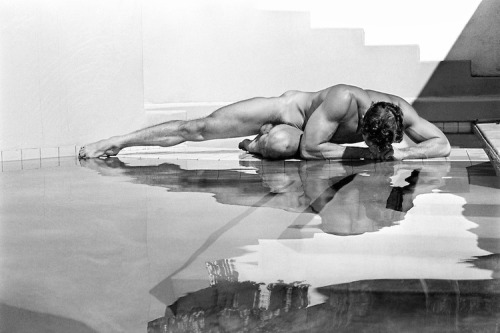 rex3x:  oofahpapa:  knowshow2useit:  Love the pic of the splits   ♂♂ http://oofahpapa.tumblr.com/archive  http://rex3x.tumblr.com/