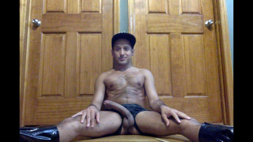 betosbackalley:  Follower submission  Beto’s Cornerhttp://betosbackalley.tumblr.com   