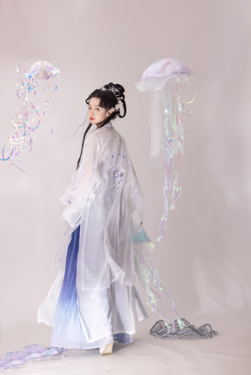 chinese hanfu by 六仙书阁