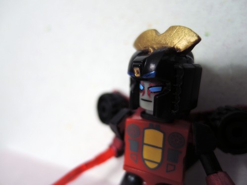 My custom Kreon Windblade.I used Tamiya Epoxy Putty to made the head crest. Left over kreon tires as