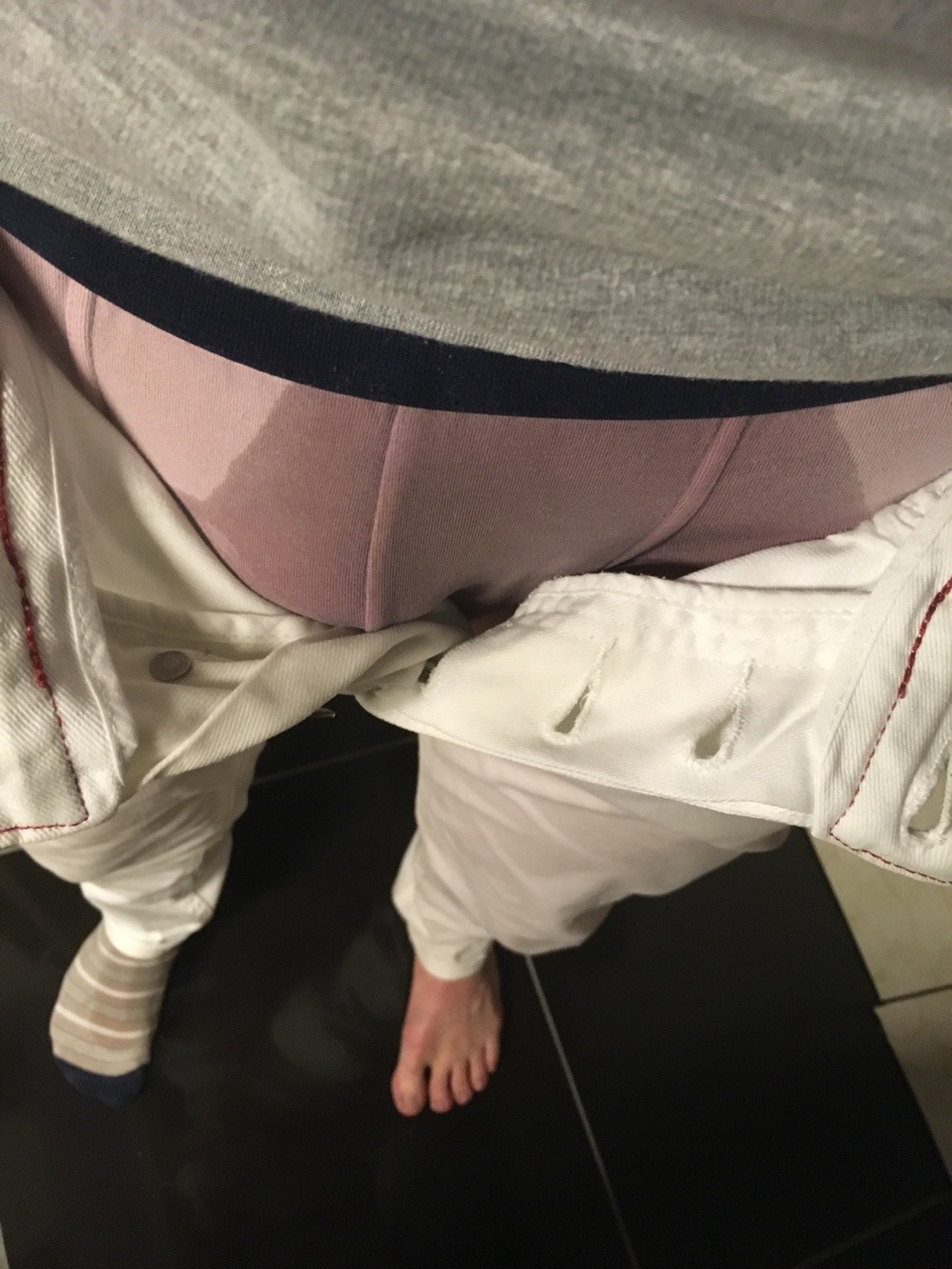 pissjean: Oups encore pipi dans mon jean