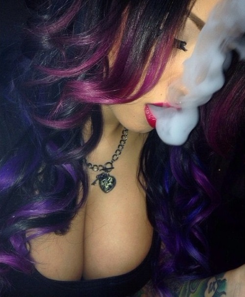 smokinbadgirl:    🚬🔥💋  