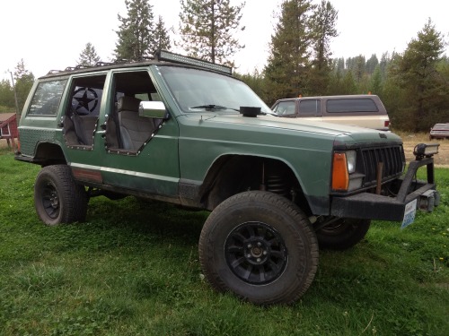 jeepbuilds - A very clean XJ with lots of off road potential...