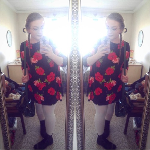 When all else fails, at least I have control over my sadgurlswag. . . . . . . . #ootd #floral #fashi