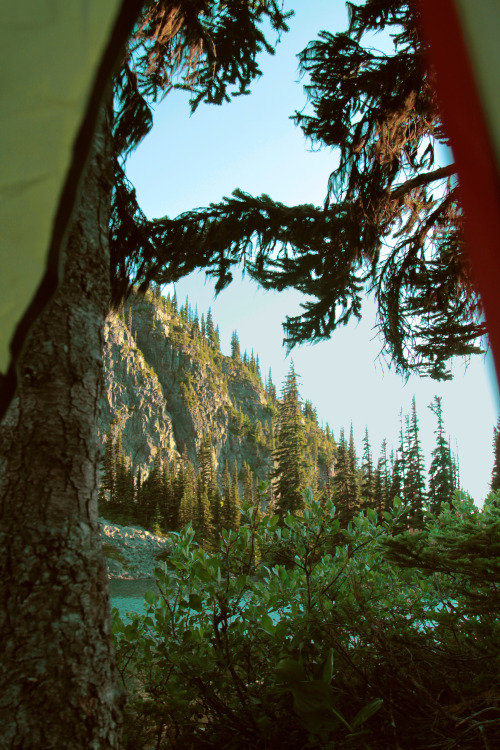 Falling asleep on a glacier lake 