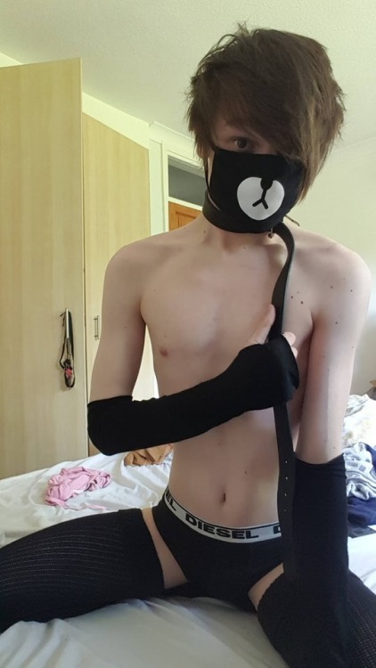 femboybuddy: donthavetosellmysoul:  less than three Wishlist  Go follow this adorable boy~ 