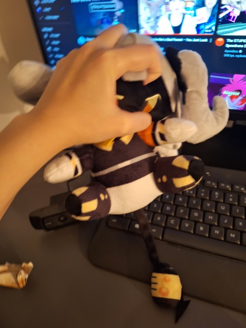 MY FRIEND GOT ME A BOOTLEG J PLUASHIE I LOVE THIS PARASITE SO MUCH