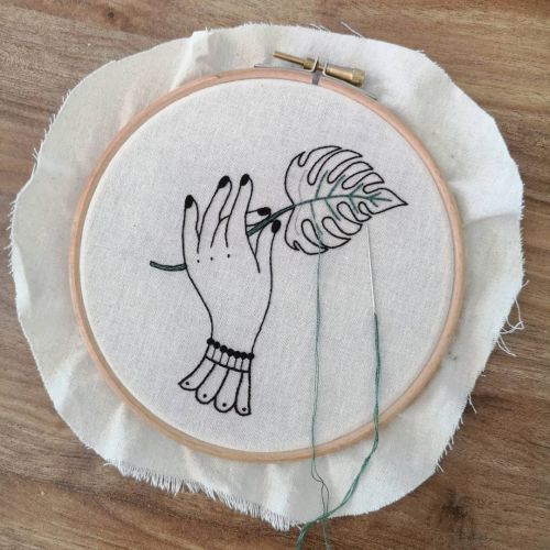  . . . . . #modernembroiderymovement #embroideryhoop #craftsfeed #conteporarycraft #handmadeparade #