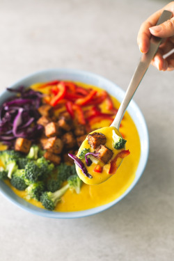 vegan-yums:  Sweet potato coconut curry soup / Recipe