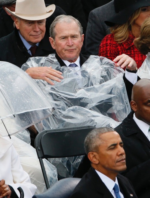 pizzopaps:rhyloosh:George Bush trying to put on a rain Mac was the only part of the Inauguration wor