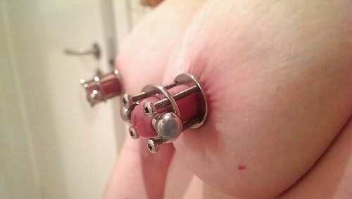 kindlybeatingher: I love nipple stretchers