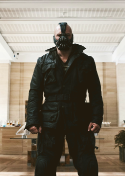 tryingtofindnormality:  kariishmaaa:  livetocompete:  Bane.  gah, I WANT TO JUMP THIS MAN   JUMP HIM ALREADY PLZ.   Dont know about you but when I watched the film I was rooting for Bane to win and killed every rich son of a bitch in Gotham. Never liked