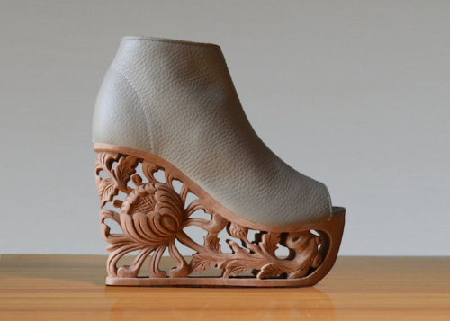 mymodernmet: Exquisite Wooden Heels Hand-Carved with Ancient Vietnamese Pagoda Techniques