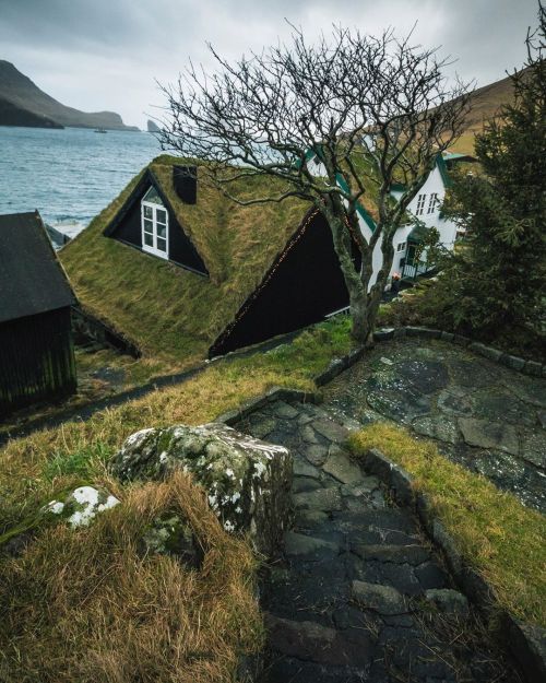 utwo:Located in the Northeast Atlantic, the Faroe Islands comprise 18 small islands, characterised b