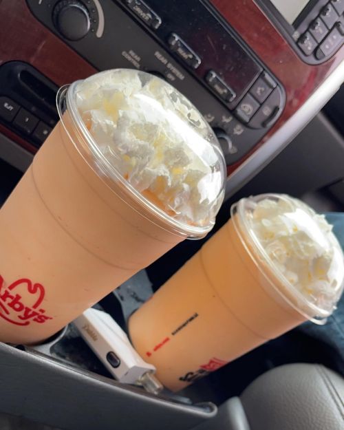 #orangecream #arbys #yummyfood #tryme www.instagram.com/p/CSDh8pRrv6M/?utm_medium=tumblr