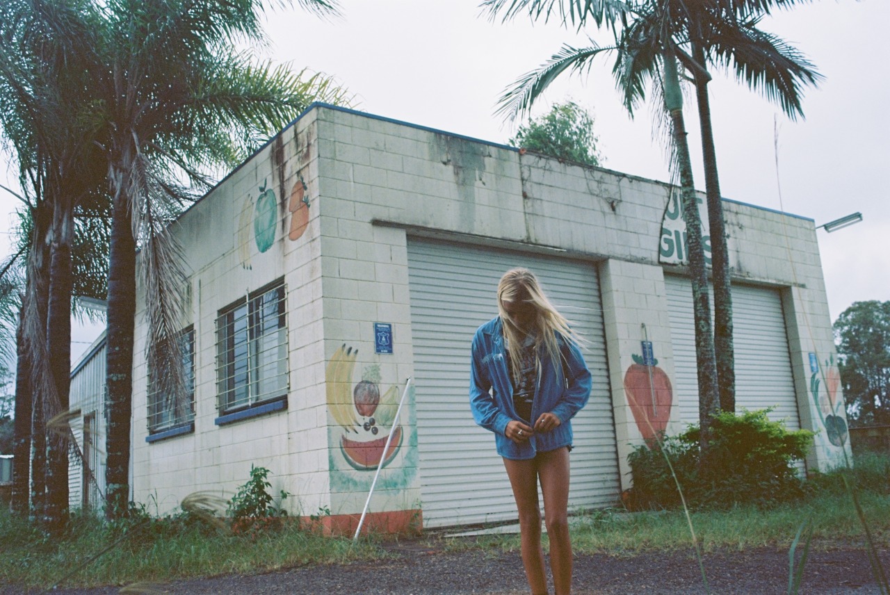 dead-portrait:  an old fruit shed left to perish.  canon eos 500n - kodak ektar