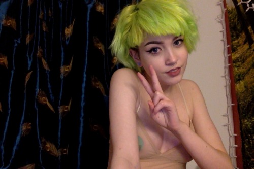 Porn hells-cuties:  goopgirl:greetings from ur photos